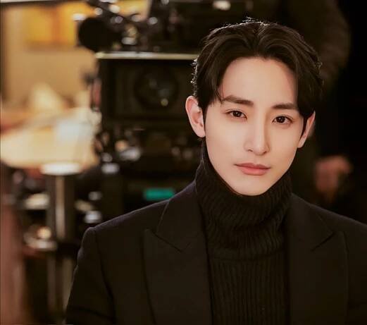 Lee Soo Hyuk: spoznajte niekoľko zaujímavostí zo života navonok chladného herca, v ktorom sa skrýva priateľské srdce