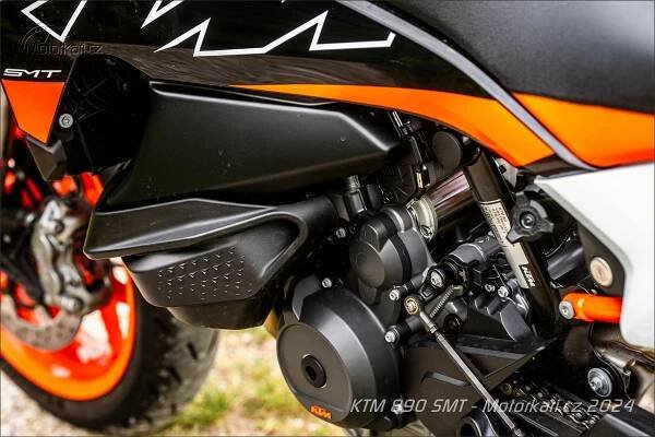 KTM 890 SMT | Katalog motocyklů a motokatalog na Motorkáři.cz