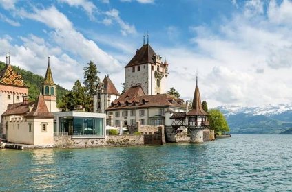 Kouzelný hrad Oberhofen, Švýcarsko