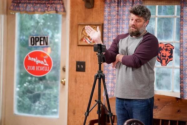 The Conners - Gas Pump, House Dump and Stew Volcano - Z filmu - Jay R. Ferguson