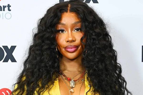 SZA Calls Herself a 'Math Dummy' as She Tries to Help Fan Failing Geometry with Homework: See the Funny DMs