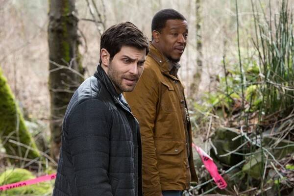 Grimm - Inugami - Z filmu - David Giuntoli, Russell Hornsby