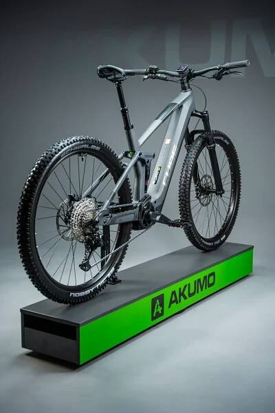 Celoodpružené elektrokolo Cube Stereo Hybrid 140 HPC Race 750 (2023) - AKUMO.cz