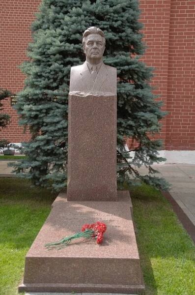 Pětiletka nádherných pohřbů – Wikipedie
