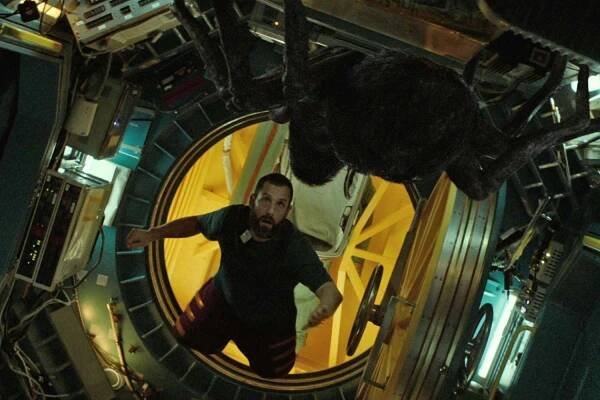 Kosmonaut z Čech (Spaceman) s Adamem Sandlerem láká atmosférickým teaserem • Filmožrouti.cz