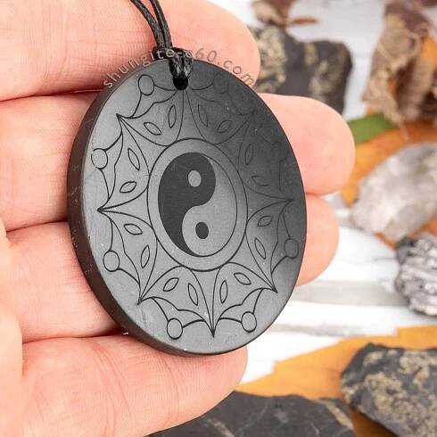 Yin-and-Yang-pendant-of-shungite-stone-45-mm-side