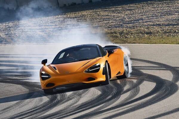 Čo sľubuje nový superšport McLaren 750S?