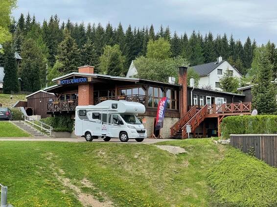 Osek - Perfektní kemp s bazénem pro rodiny s dětmi a tipy na výlety - All4Camper