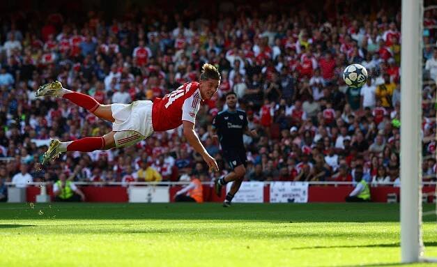 Viktor Gyokeres of Arsenal heads the ball during a soccer match.