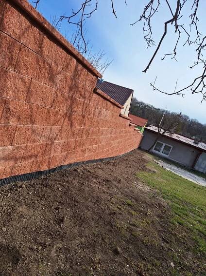 Oplocení , betonové ploty a opěrné zdi Kladno -