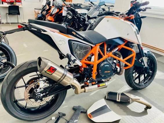 KTM 690 Duke R = TOP STAV / STK V CENĚ/ NAJETO 11.567 KM