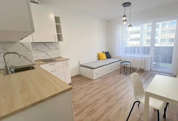 Pronájem moderního bytu 1+kk s balkonem, 27 m²