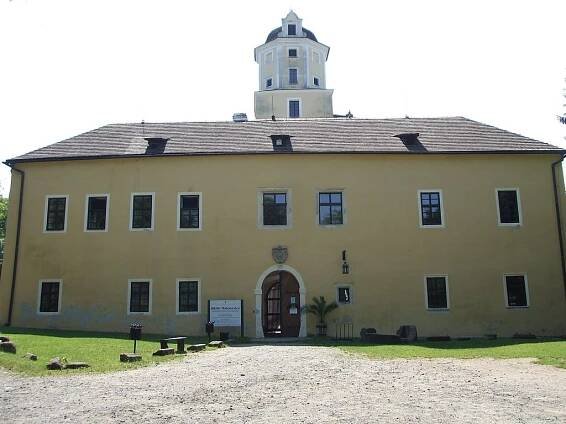 Hrad Malenovice - akce, otevírací doba, vstupné, ubytování, foto, prohlídky, počasí