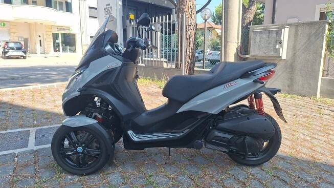Piaggio MP3 300 LT Sport HPE (2020) TOP stav