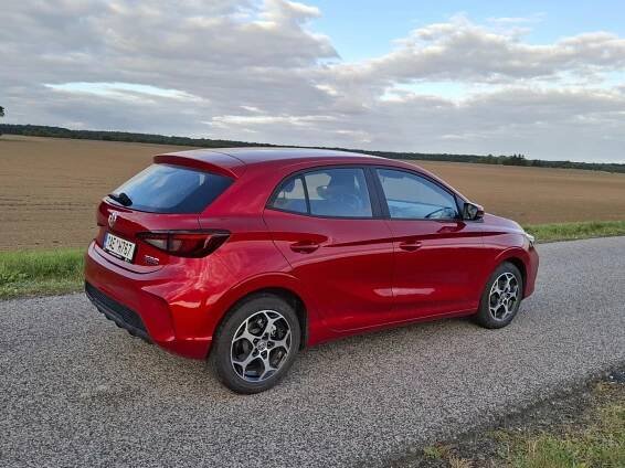 Test: MG3 Hybrid+ jezdí jako elektromobil a nestojí ani půl milionu korun. Fabia má problém | Autanet.cz 