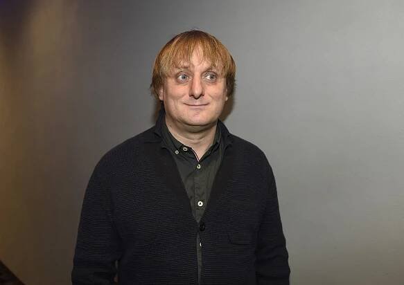 Lukáš Pavlásek a jeho archivní klenot. Tady mu bylo 18, vypadal jako drsný rocker, ale hrál písničky k táboráku