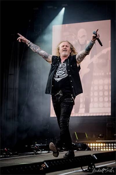 MÖTLEY CRÜE, DEF LEPPARD - 2. 6. 2023, Praha, Letiště Letňany | Spark Rock Magazine