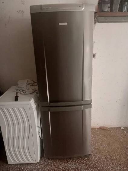 Prodám lednici s mrazákem Zn.Electrolux.v-175,š-60,h-63 cena:3000kč - InzerceTrinec.cz