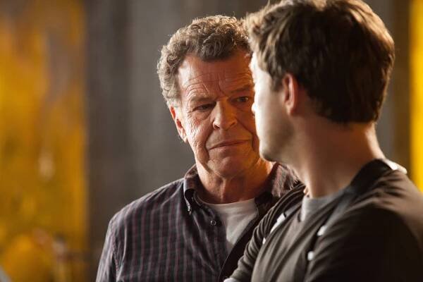 Hranice nemožného - Vzdoruj - Z filmu - John Noble