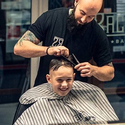 Backstage Barber Shop | Pánské holičství v centru Pardubic