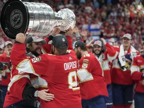 Florida má první Stanley Cup! McDavid dostal cenu, ale už nepřišel. Nemohl