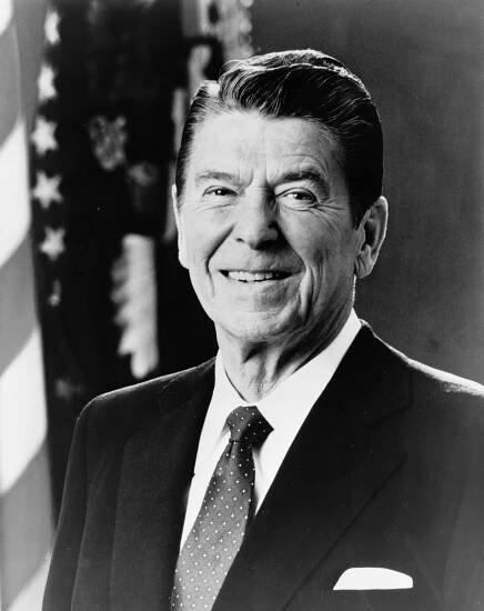 Ronald Reagan: *6.2.1911 – †5.6.2004, americký filmový herec a politik, 40. prezident USA