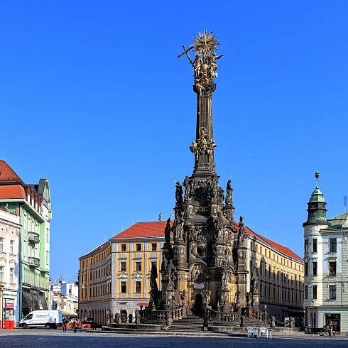 Olomouc Horní náměstí, Sloup se sousoším Nejsvětější Trojice