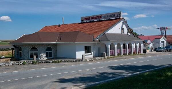 Prodejna potravin a restaurace v Drásově