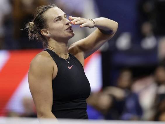 VIDEO Malá tenisová poprava pred očami Federera: Sabalenková rozdrtila olympijskú víťazku