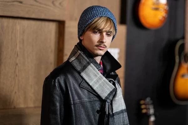 Timothée Chalamet at an event for Bob Dylan: Úplně neznámý (2024)