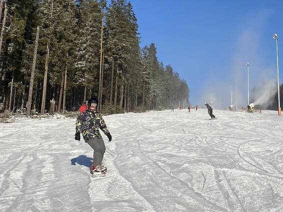 Víkend na Krumlovsku přeje zimním sportům, užijete sjezdovky, běžky i brusle