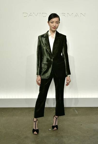 Fei Fei Sun wearing a green velvet suit to a David Yurman dinner.