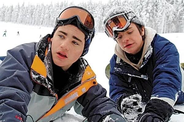 Otestujte své znalosti komedie Snowboarďáci. Od premiéry filmu s Kotkem a Mádlem letos uběhlo 20 let