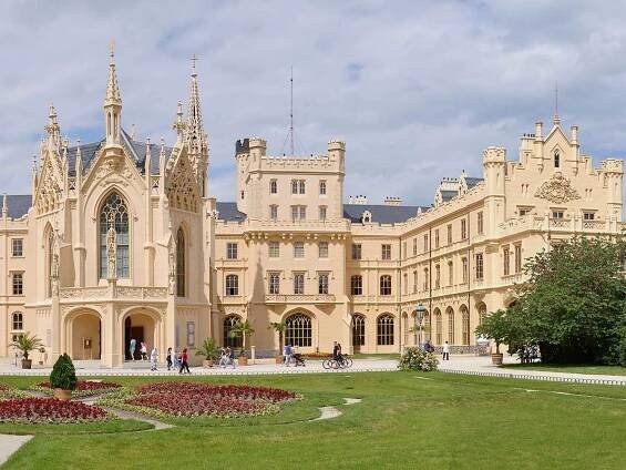 V prvním čtvrtletí letošního roku přicestovalo do Česka více turistů, vzrostl i počet domácích návštěvníků