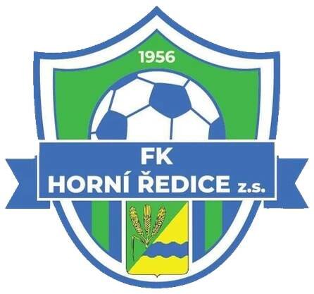 Barevné logo fotbalového týmu FK Horní Ředice s datem založení 1956, obsahující fotbalový míč, zelené a modré prvky a erb s polem a řekou.