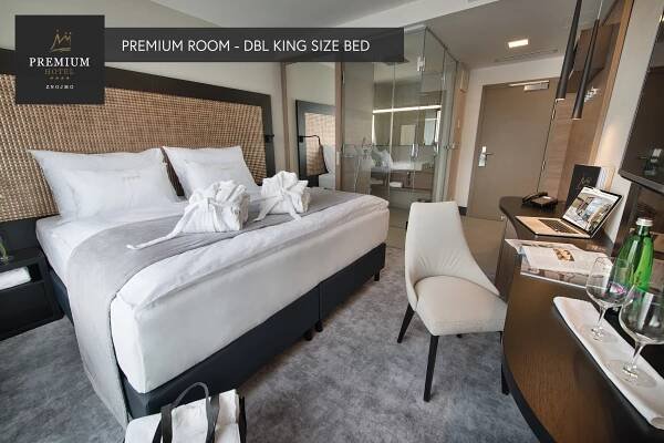 Postel nebo postele na pokoji v ubytování PREMIUM Wellness & Wine Hotel Znojmo