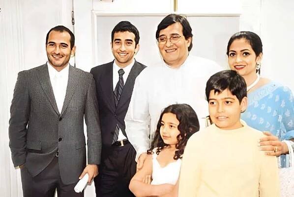Akshaye Khanna : Net Worth, Height, Weight, Age, Affairs, Wiki, Facts and Figures 6