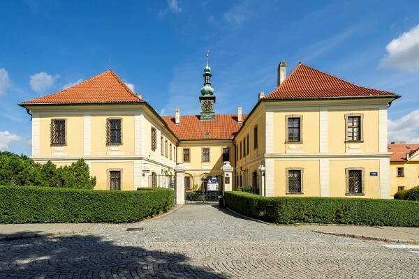 Do Kladna za krtečkem, štolou pod zámkem a do Muzea věžáků