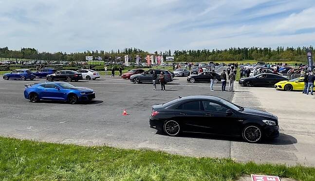 Tajný závod rychlých aut na Plzeňsku: kraj svolal bezpečnostní radu. Určitě s nimi nezávodit, nabádá expert