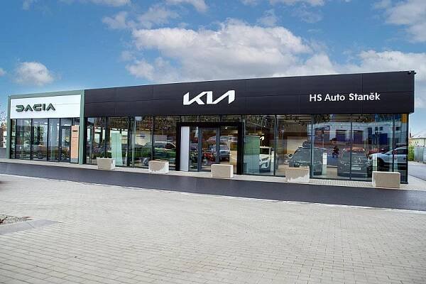 Autosalon KIA s DACIA Písek