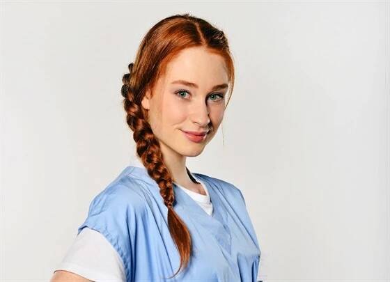 Natalie Halouzková v seriálu Sestřičky Modrý kód (2020)