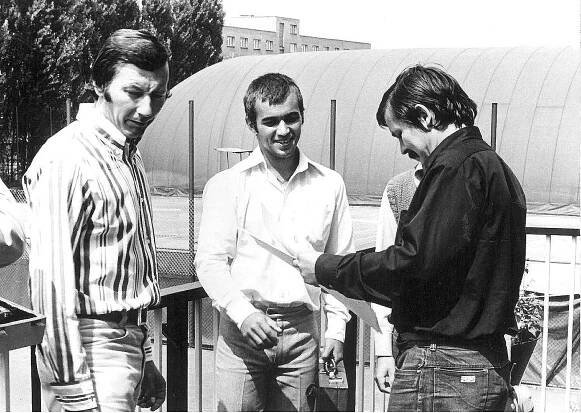 Vyhlášení vítězů turnaje dorostu, rok 1980: Zleva Jerzy Nowak, Vladimír Nemečkaj, Zdeněk Ščotka