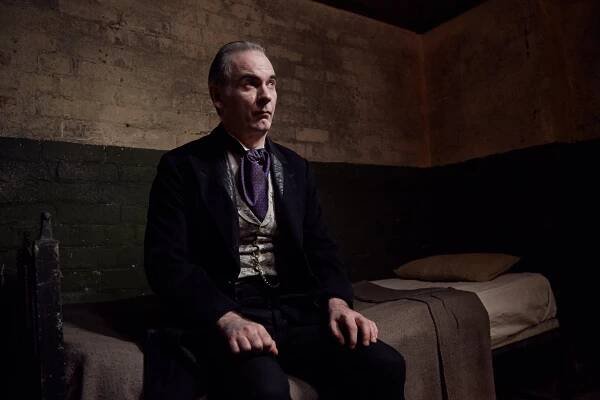 Houdini and Doyle - Strigoi - Z filmu - Paul Ritter