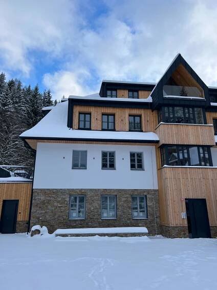 Apartmány Máj – Maskop okna