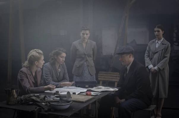 Vanessa Aleksander, Aleksandra Pisula, Elżbieta Czerwińska, Paweł Małaszyński, Maja Szopa - Wojenne dziewczyny - Episode 6 - Z filmu