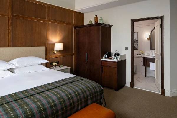 Suite With Lounge And Garden View