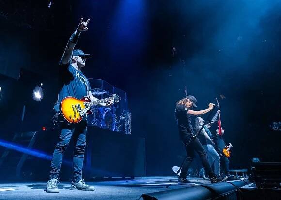 hris Henderson (L) and Brad Arnold of 3 Doors Down perform at Little Caesars Arena on November 20, 2024