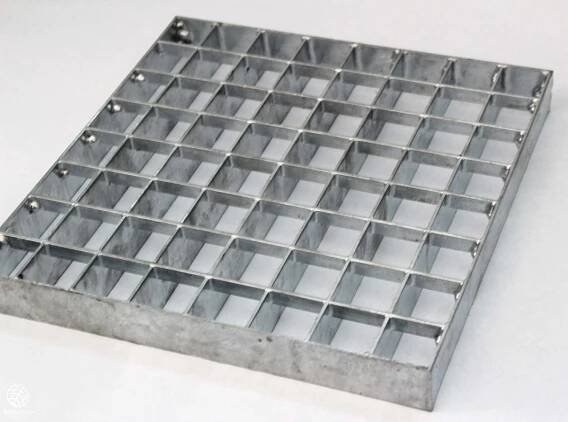Rošt - P - lisovaný - ocel, žárový zinek / 33 x 33 / 30 x 3 / 1100x1000 mm