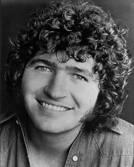 UNSPECIFIED - CIRCA 1970:  Photo of Mac Davis  Photo by Michael Ochs Archives/Getty Images