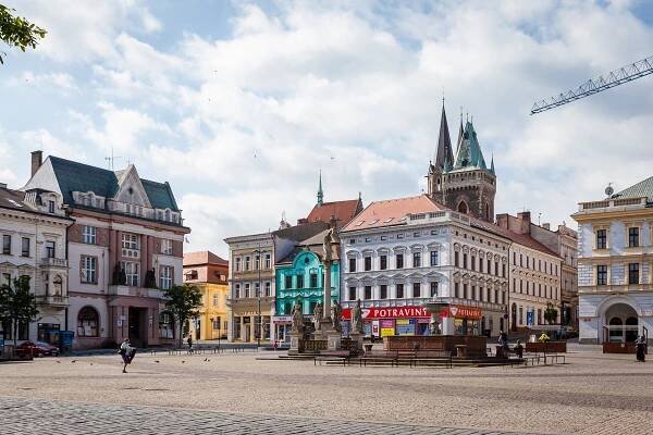 Blick über den Marktplatz zur Bartholomäuskirche.